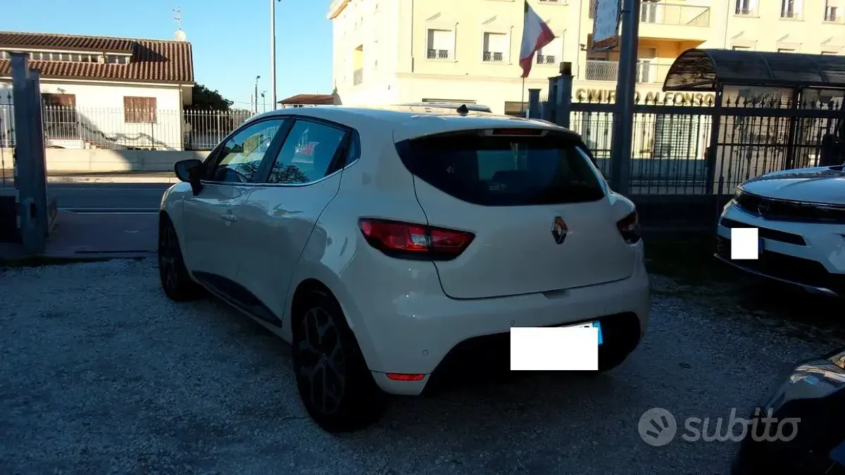 Second-hand Renault Clio IV Zen 75 CP (55 kW) 2017 Bej Berlinǎ