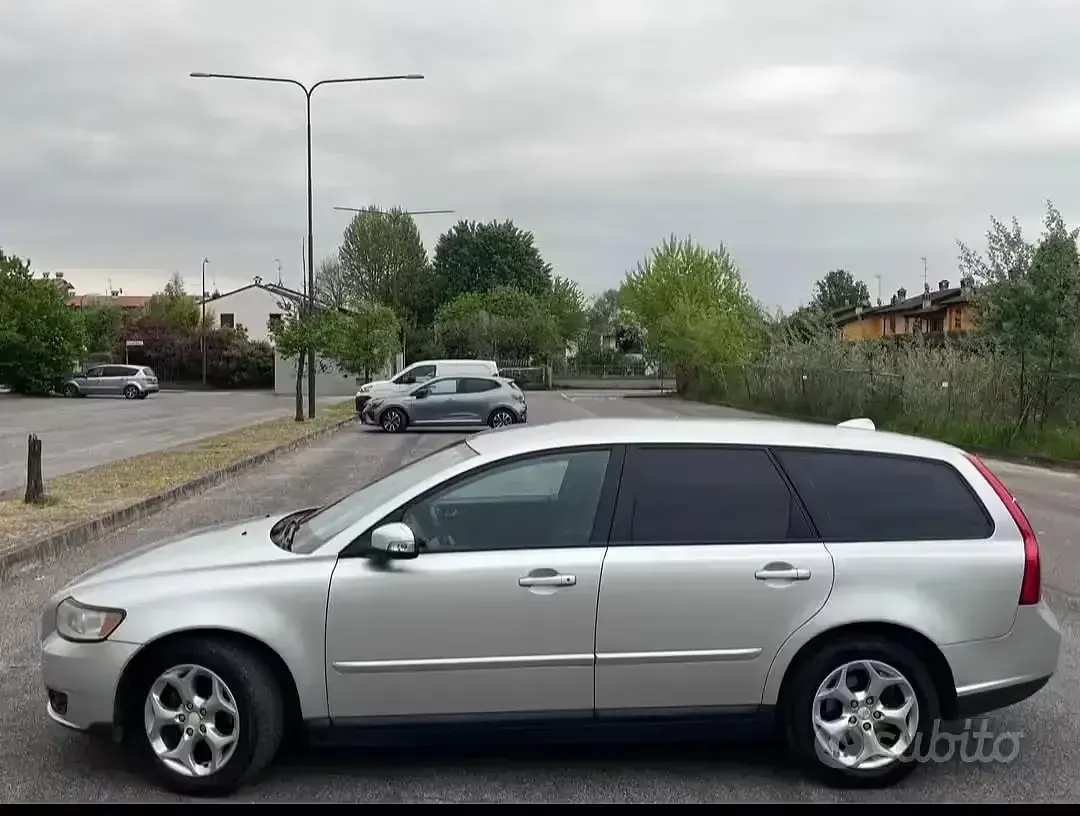 Usata Volvo V50 109 CV (80 kW) 2008 Grigio Station wagon