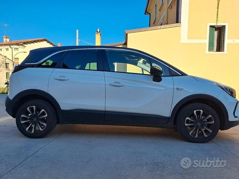 Usata Opel Crossland 110 CV (80 kW) 2024 SUV