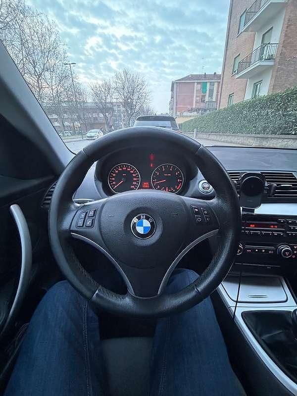 Usata BMW 116 122 CV (89 kW) 2009 Argento Utilitaria