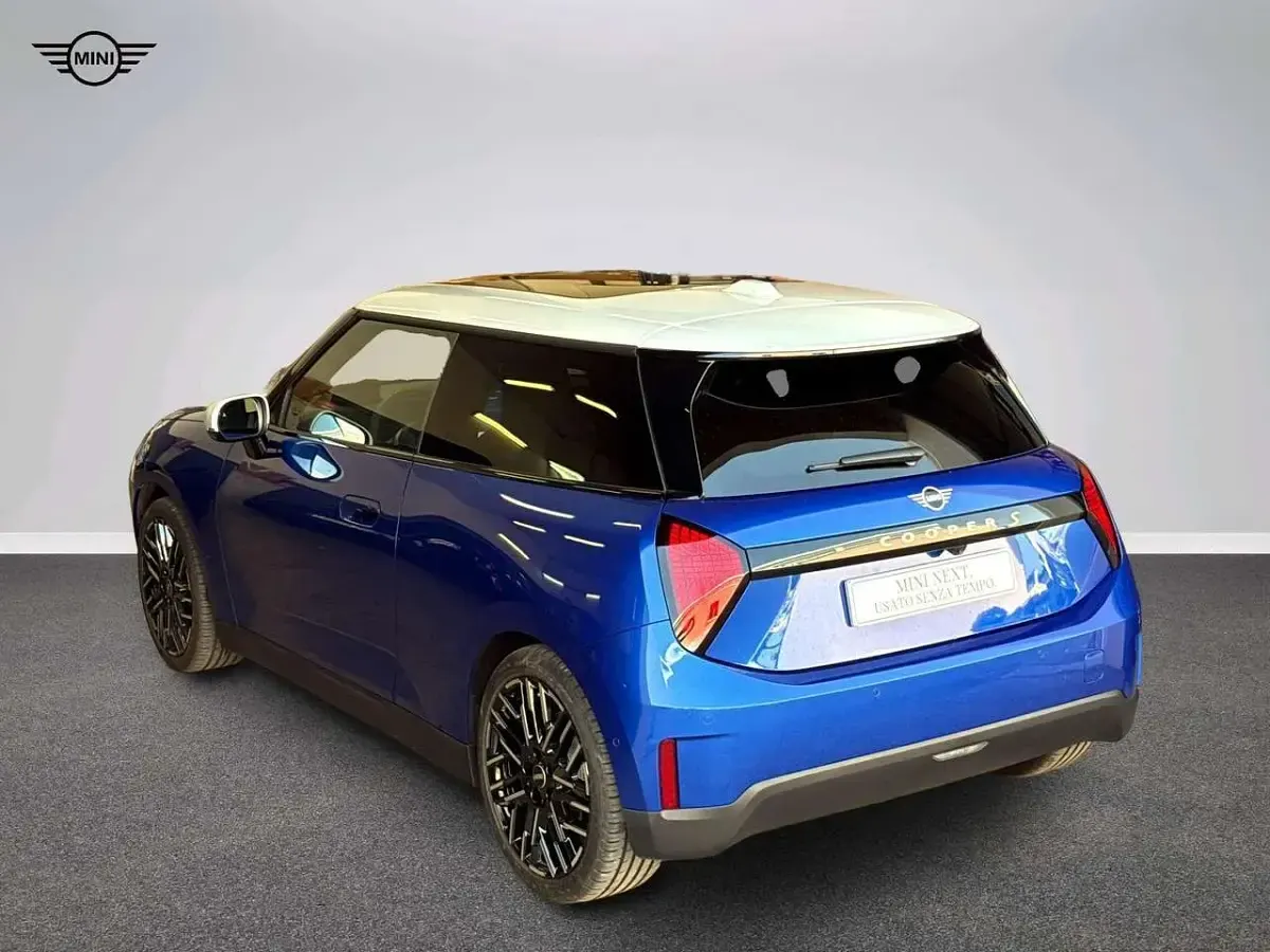 Nuova Mini Cooper SE Favoured 160 kW (218 CV) 2026 Blu/azzurro Utilitaria