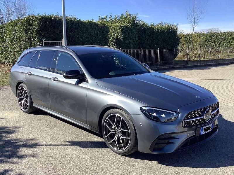 Usata Mercedes E220 Exclusive 194 CV (142 kW) 2023 Grigio Station wagon