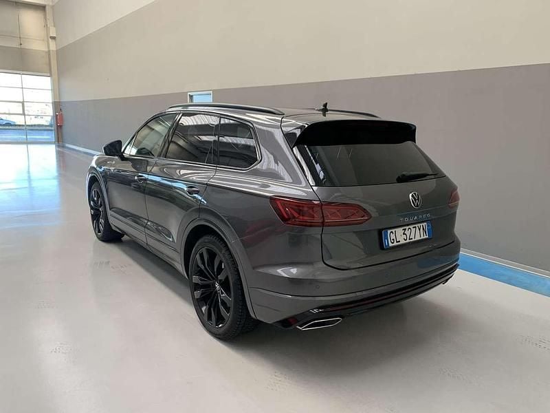 Usata VW Touareg Elegance 231 CV (169 kW) 2023 Grigio scuro metallizzato SUV