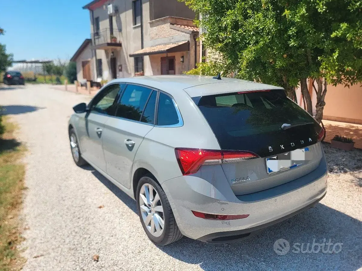 Usata Skoda Scala Style 110 CV (80 kW) 2023 Grigio Utilitaria