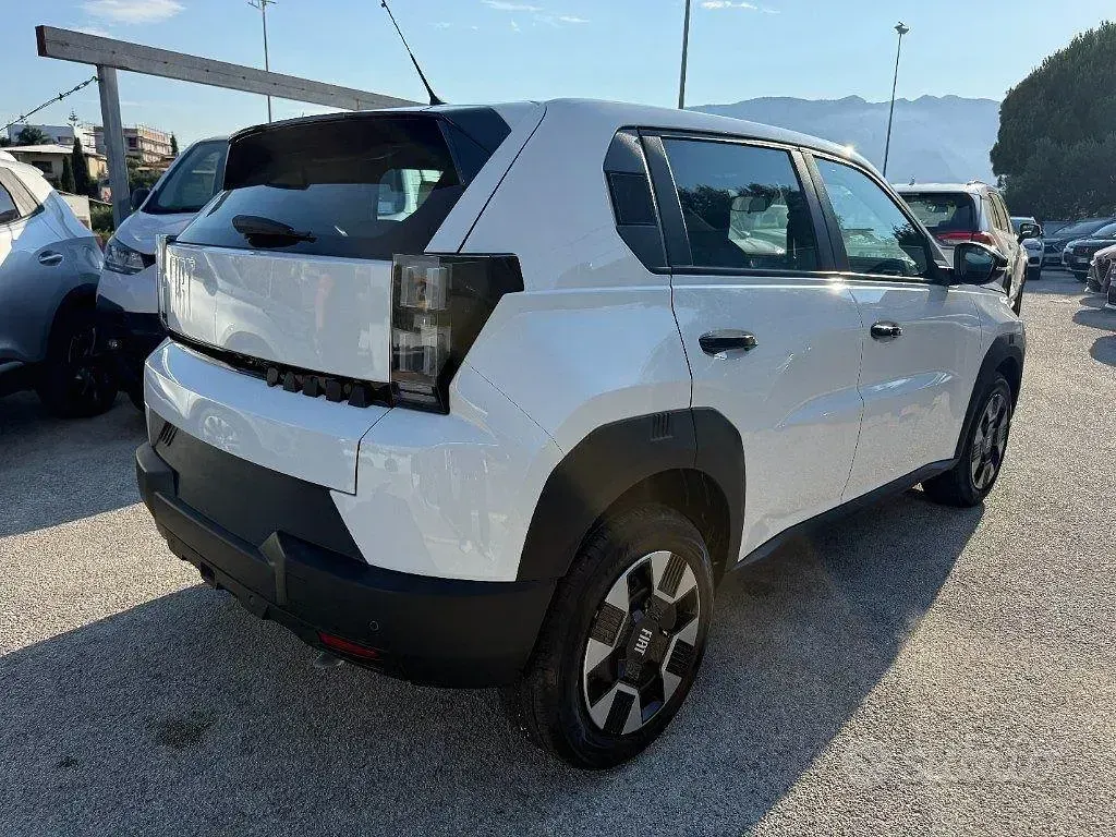 Nuova Fiat Grande Panda Icon 101 CV (74 kW) 2026 Bianco Utilitaria