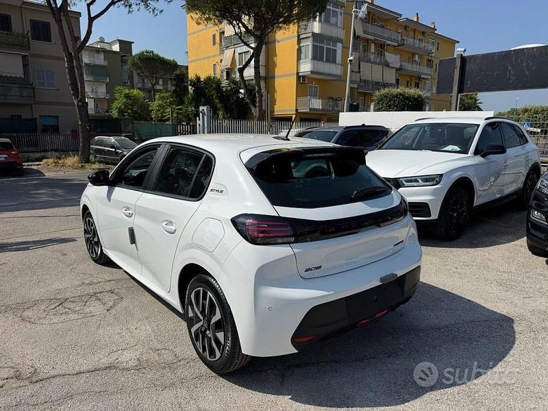 Nuova Peugeot 208 Style 2025 Bianco Utilitaria