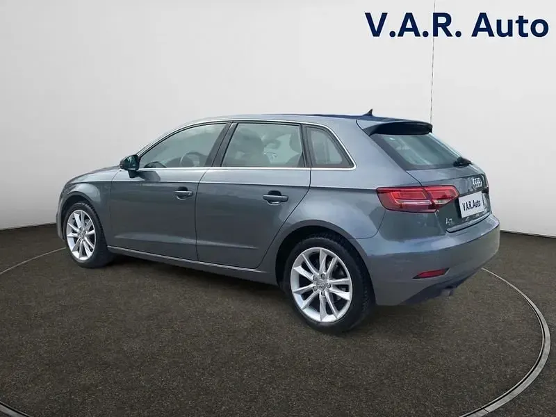 Gebraucht Audi A3 Sport 116 PS (85 kW) 2018 Other Limousine