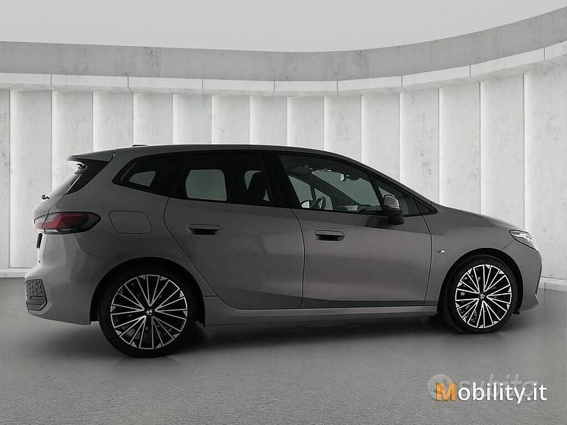 Usata BMW 218 Active Tourer M Sport 150 CV (110 kW) 2024 Skyscraper grey metallic Monovolume