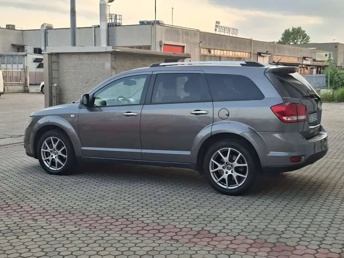 Usata Fiat Freemont Lounge 170 CV (125 kW) 2013 Grigio SUV