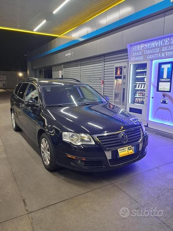 Usata VW Passat 105 CV (77 kW) 2010 Nero Station wagon