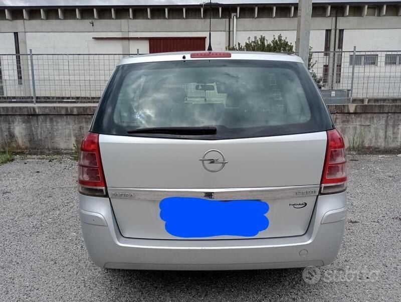 Usata Opel Zafira 110 CV (80 kW) 2010 Grigio Monovolume