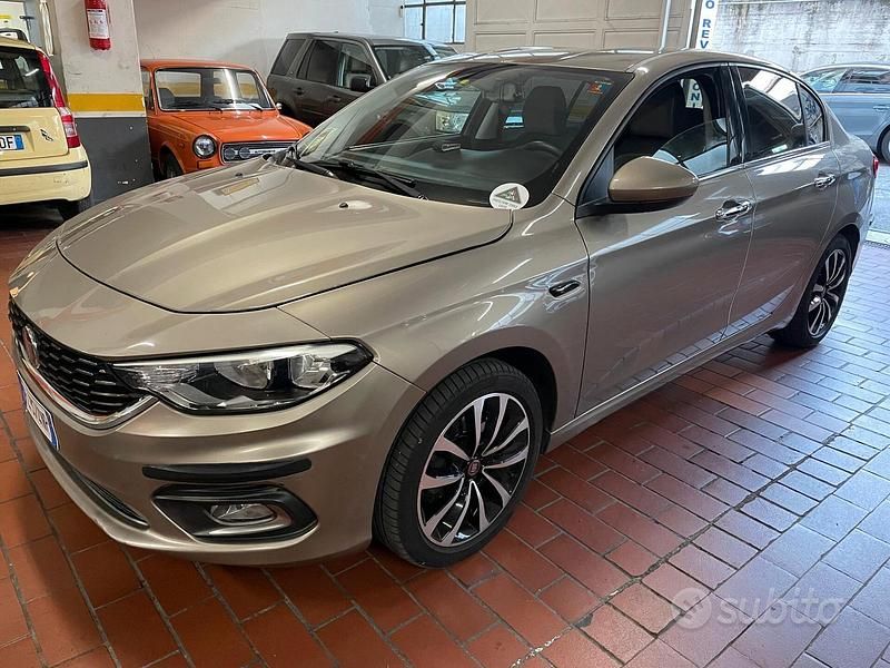 Marrone Usata 2017 Fiat Tipo Lounge Tre volumi | 8000 € (Super prezzo) - Immagine 1/4