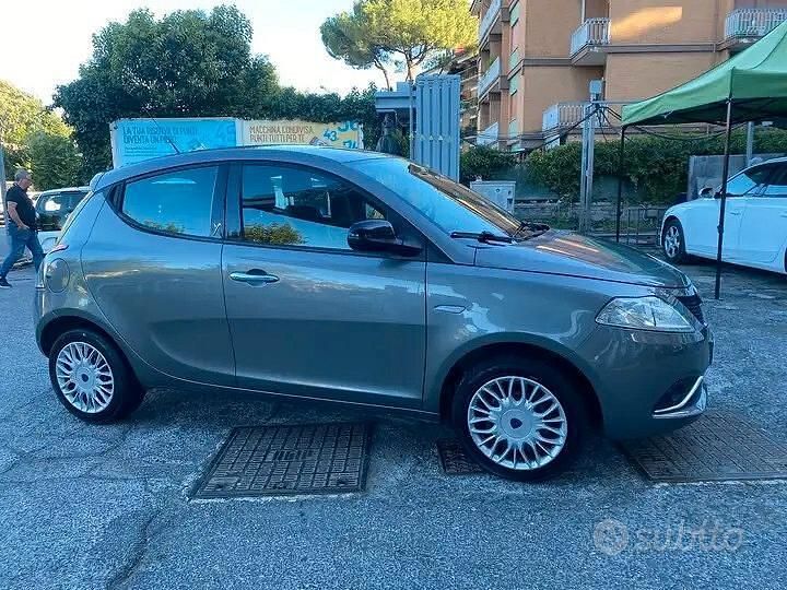 Usata Lancia Ypsilon Gold 95 CV (69 kW) 2018 Grigio Utilitaria