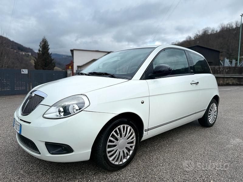 Usata Lancia Ypsilon 69 CV (50 kW) 2011 Bianco Utilitaria