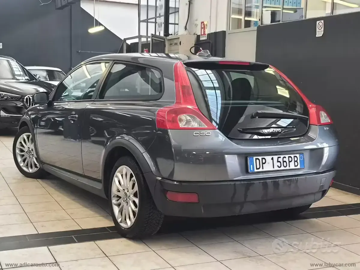 Usata Volvo C30 109 CV (80 kW) 2008 Grigio Utilitaria