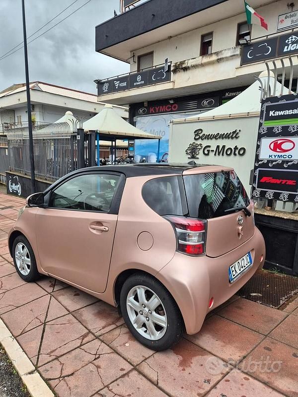 Usata Toyota iQ 68 CV (50 kW) 2012 Rosso Utilitaria