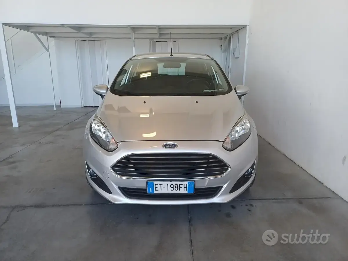 Second-hand Ford Fiesta Titanium 75 CP (55 kW) 2014 Gri Hatchback