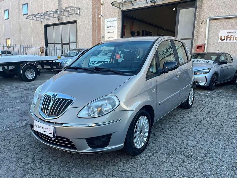Usata Lancia Musa 95 CV (69 kW) 2012 Beige Monovolume