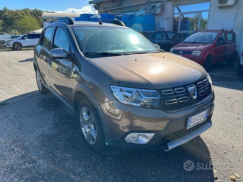 Usata Dacia Sandero Comfort 101 CV (74 kW) 2020 Grigio Berlina