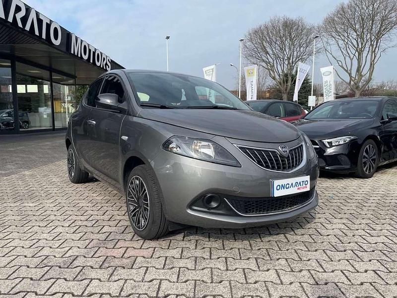 Usata Lancia Ypsilon S 69 CV (50 kW) 2024 Grigio scuro Utilitaria