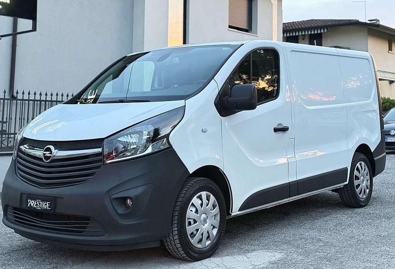Usata Opel Vivaro Edition 120 CV (88 kW) 2015 Bianco Monovolume