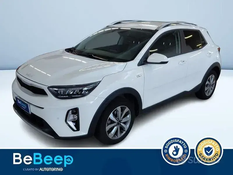 Usata Kia Stonic Style 84 CV (61 kW) 2024 Bianco pastello SUV