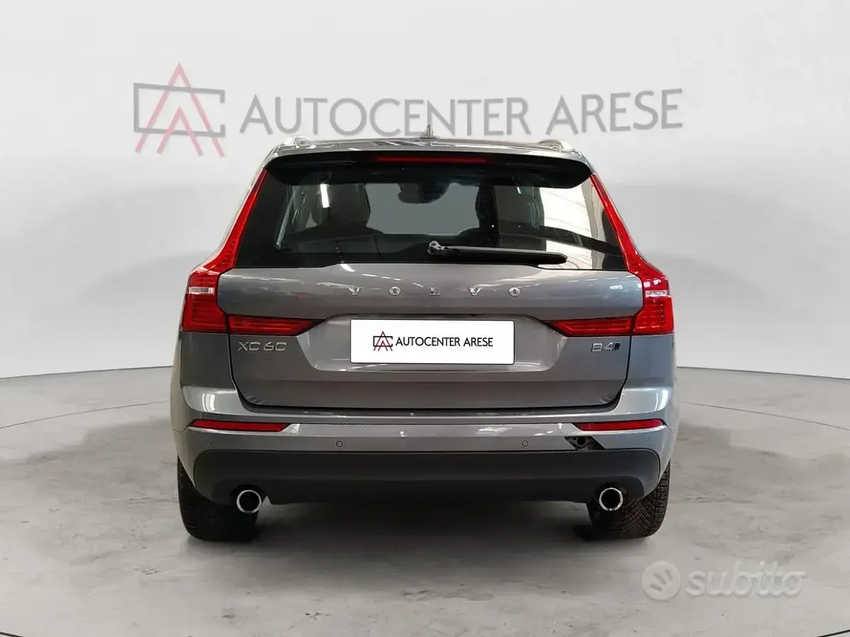 Usata Volvo XC60 Momentum 197 CV (144 kW) 2021 Grigio SUV