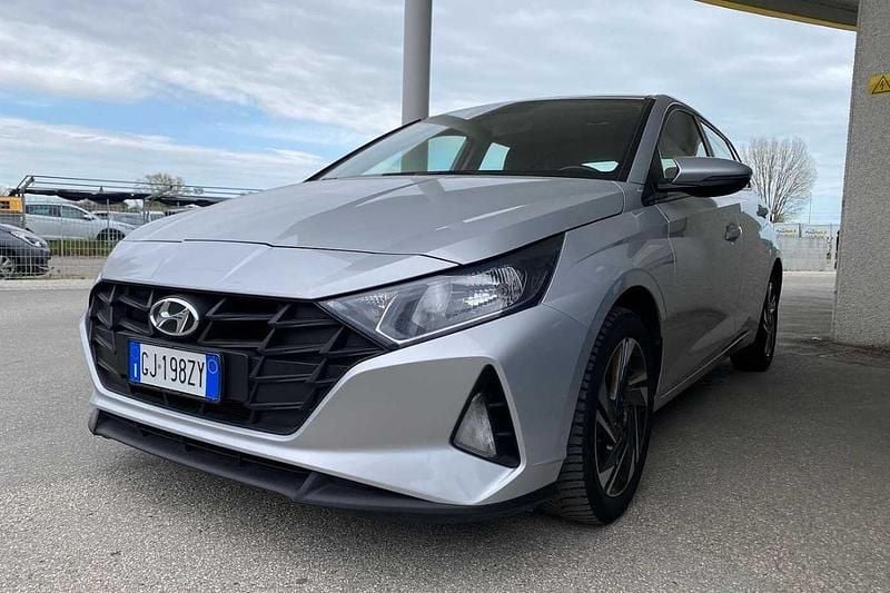 Usata Hyundai i20 84 CV (61 kW) 2022 Argento Utilitaria