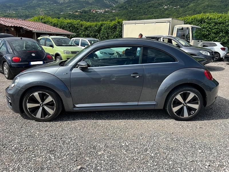 Usata VW Beetle R-line 140 CV (102 kW) 2013 Grigio Utilitaria