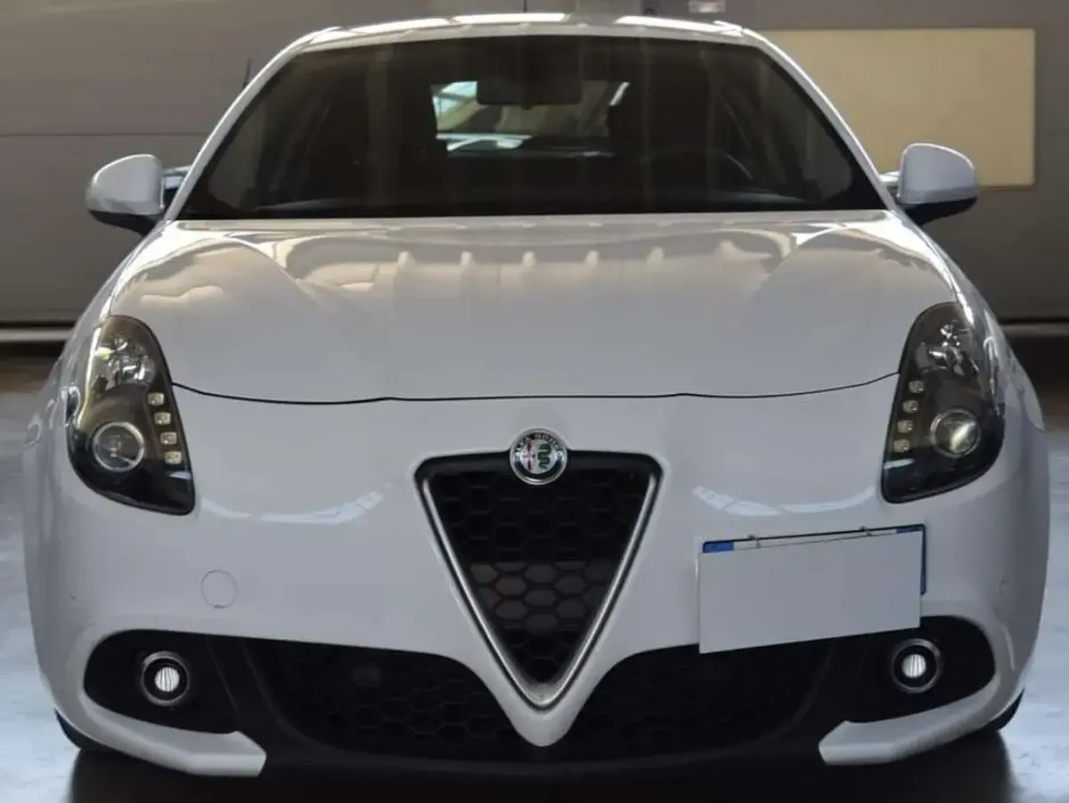 Usata Alfa Romeo Giulietta Business 120 CV (88 kW) 2018 Bianco Utilitaria