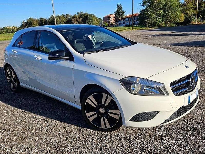 Bianco Usata 2015 Mercedes A180 Edition Tre volumi | 15.000 € (Cara) - Immagine 1/4