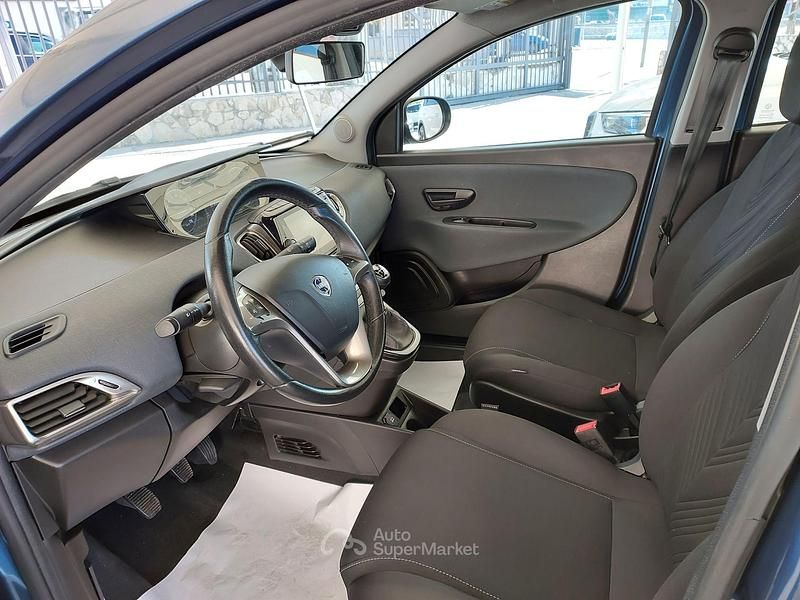 Usata Lancia Ypsilon 69 CV (50 kW) 2022 Blu Utilitaria