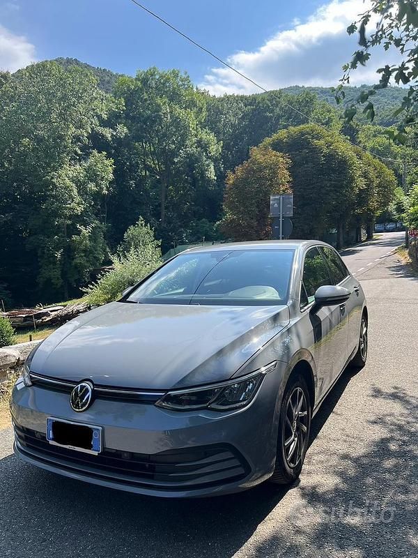 Grigio Usata 2020 VW Golf VIII Style Tre volumi | 21.500 € (Buon prezzo) - Immagine 1/4