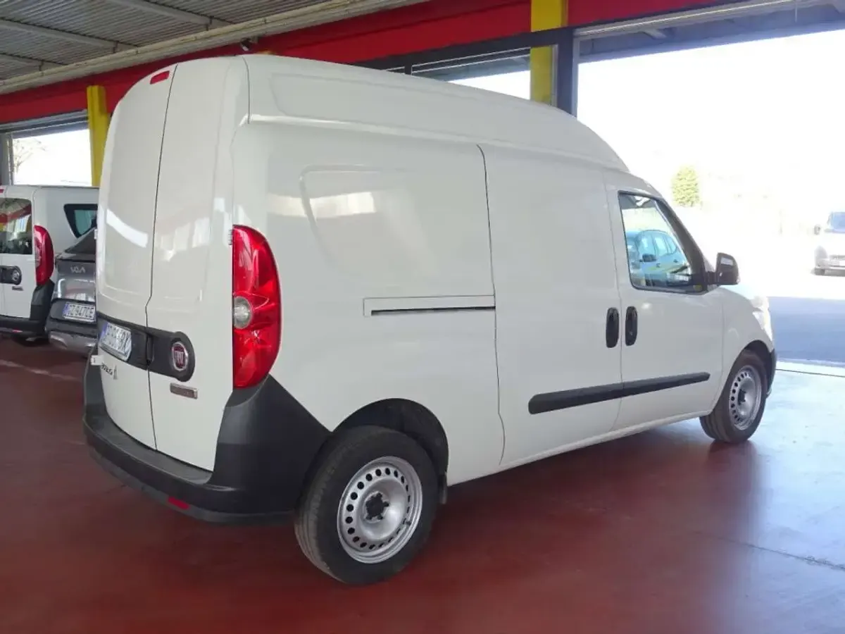 Usata Fiat Doblò S 105 CV (77 kW) 2021 Bianco Monovolume