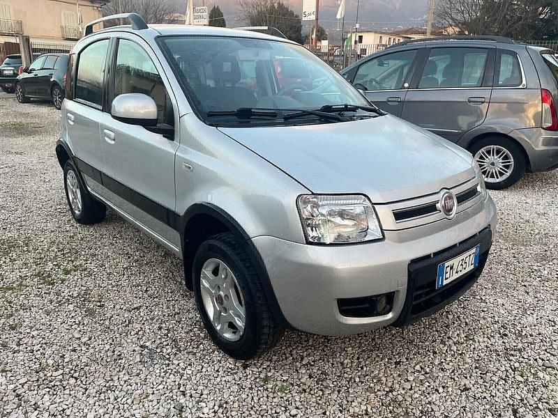 Argento Usata 2012 Fiat Panda 4x4 Due volumi | 6800 € (Buon prezzo) - Immagine 1/4