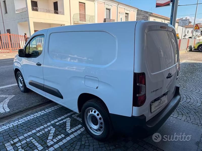 Usata Fiat Doblò 130 CV (95 kW) 2023 Bianco Monovolume