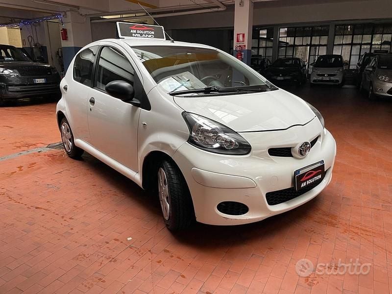 Usata Toyota Aygo 68 CV (50 kW) 2011 Bianco Utilitaria