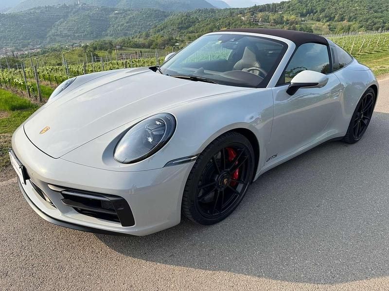 Usata Porsche 992 480 CV (353 kW) 2023 Gesso Cabrio