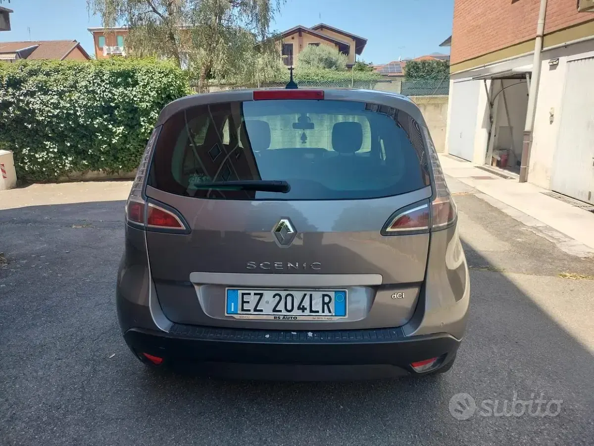 Usata Renault Scénic 110 CV (80 kW) 2015 Grigio Monovolume
