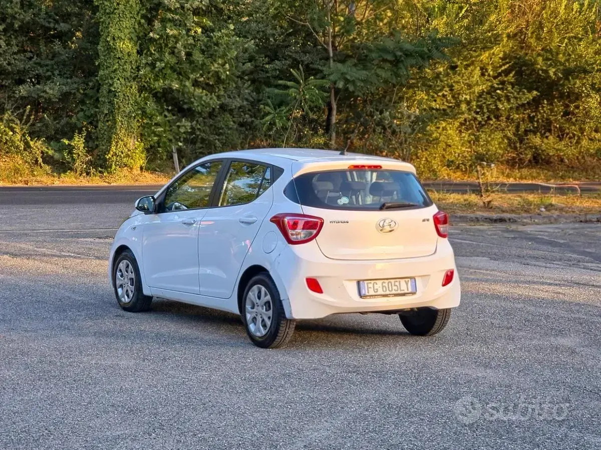 Usata Hyundai i10 Edition 66 CV (48 kW) 2016 Bianco Utilitaria
