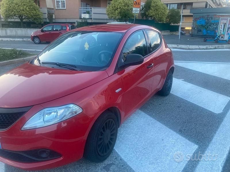 Usata Lancia Ypsilon 69 CV (50 kW) 2021 Rosso Utilitaria
