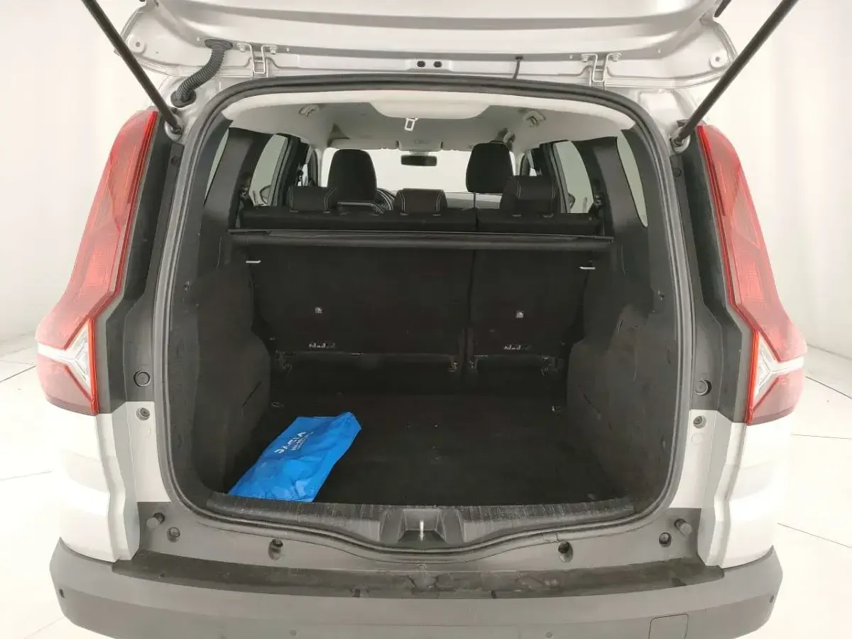 Usata Dacia Jogger Comfort 101 CV (74 kW) 2022 Argento Monovolume