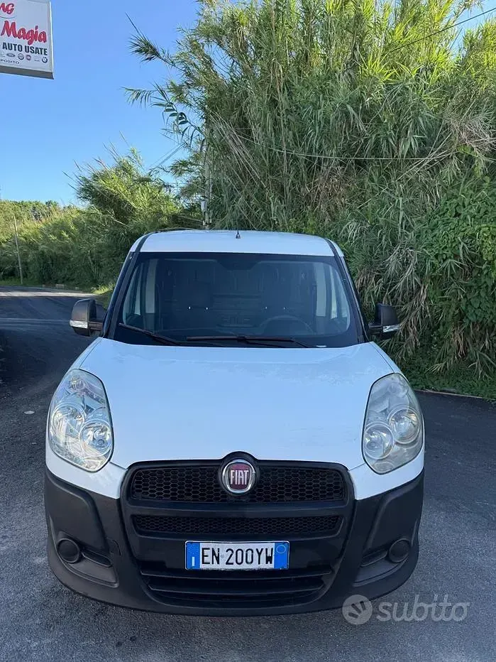 Usata Fiat Doblò 90 CV (66 kW) 2012 Bianco Monovolume