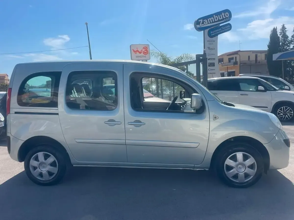 Usata Renault Kangoo 90 CV (66 kW) 2012 Grigio Monovolume