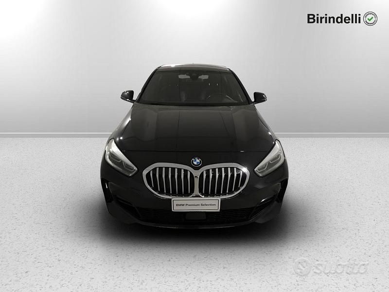 Usata BMW 116 M Sport 108 CV (79 kW) 2022 Black sapphire metallizzato Utilitaria