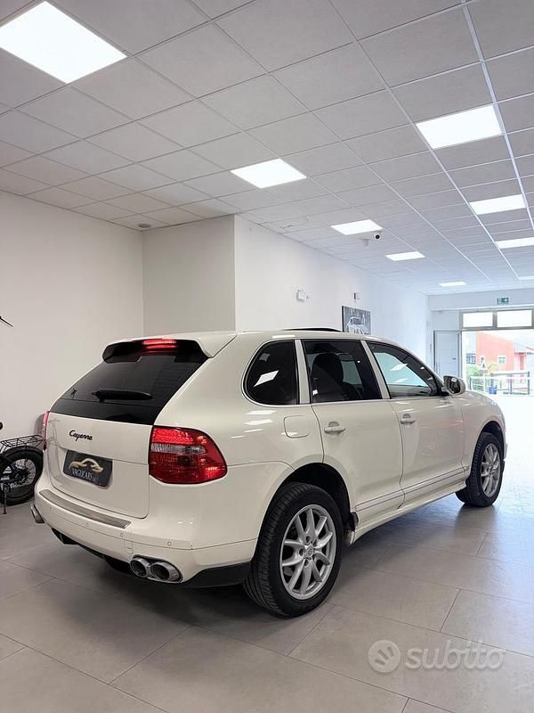 Usata Porsche Cayenne 239 CV (175 kW) 2010 Bianco SUV