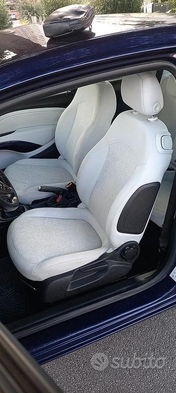 Usata Opel Adam 70 CV (51 kW) 2013 Utilitaria