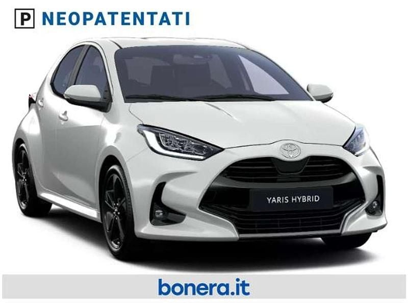 Nuova Toyota Yaris Hybrid Premium 131 CV (96 kW) 2026 Platinum pearl white Berlina