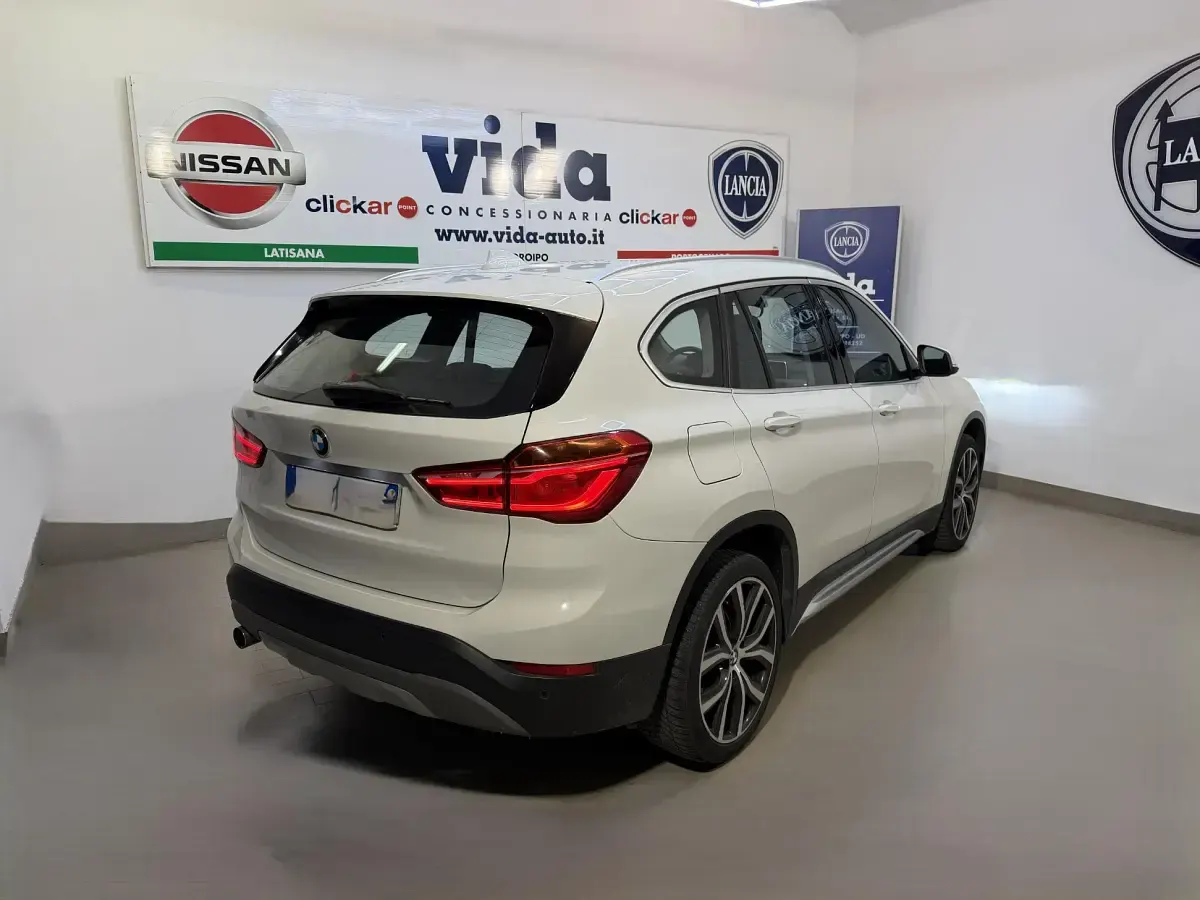 Usado BMW X1 Comfort Edition 150 HP (110 kW) 2017 Branco SUV