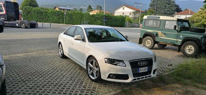 Bianco Usata 2009 Audi A4 Ambiente Tre volumi | 7500 € (Buon prezzo) - Immagine 1/4